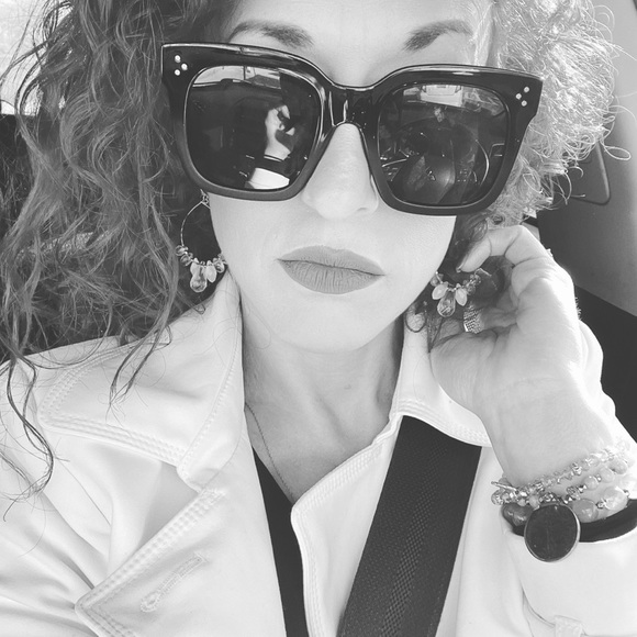 Meet your Posher, Carly - Picture 5 of 7